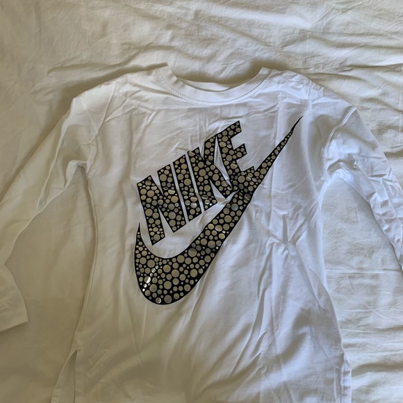Nike Tops - Nike white long sleeve top